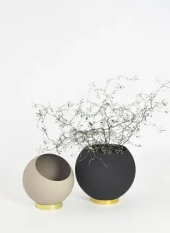 AYTM Globe Flowerpot