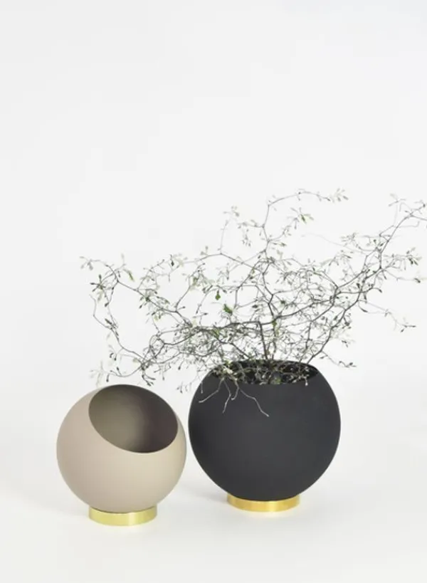 AYTM Globe Flowerpot