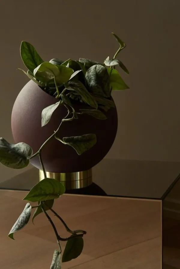 AYTM Globe Flowerpot