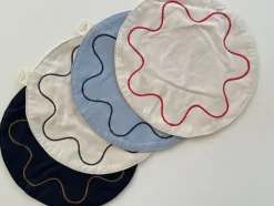 Outlet Jou Quilts Kurveserviet med broderikant Creme red