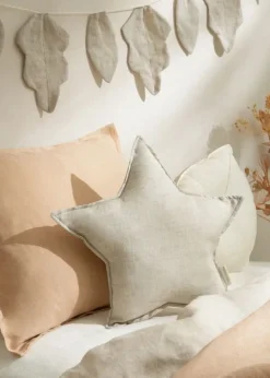 Hot Nobodinoz Lin Frainçais Star Cushion Greige